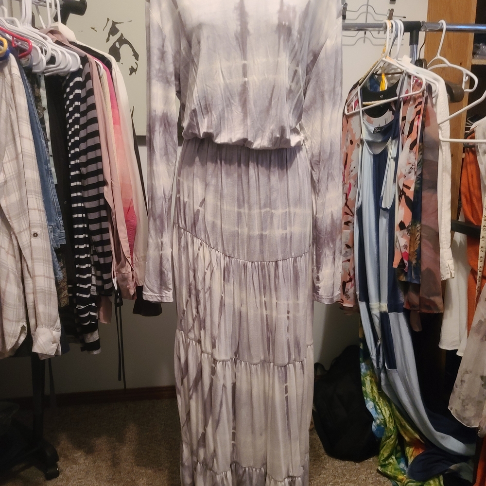 Elegant Gray Long Sleeved Maxi Dress - Picture 5 of 8